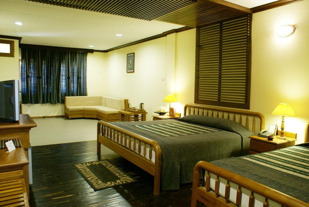 Sunny Paradise Resort Ngwesaung Buitenkant foto