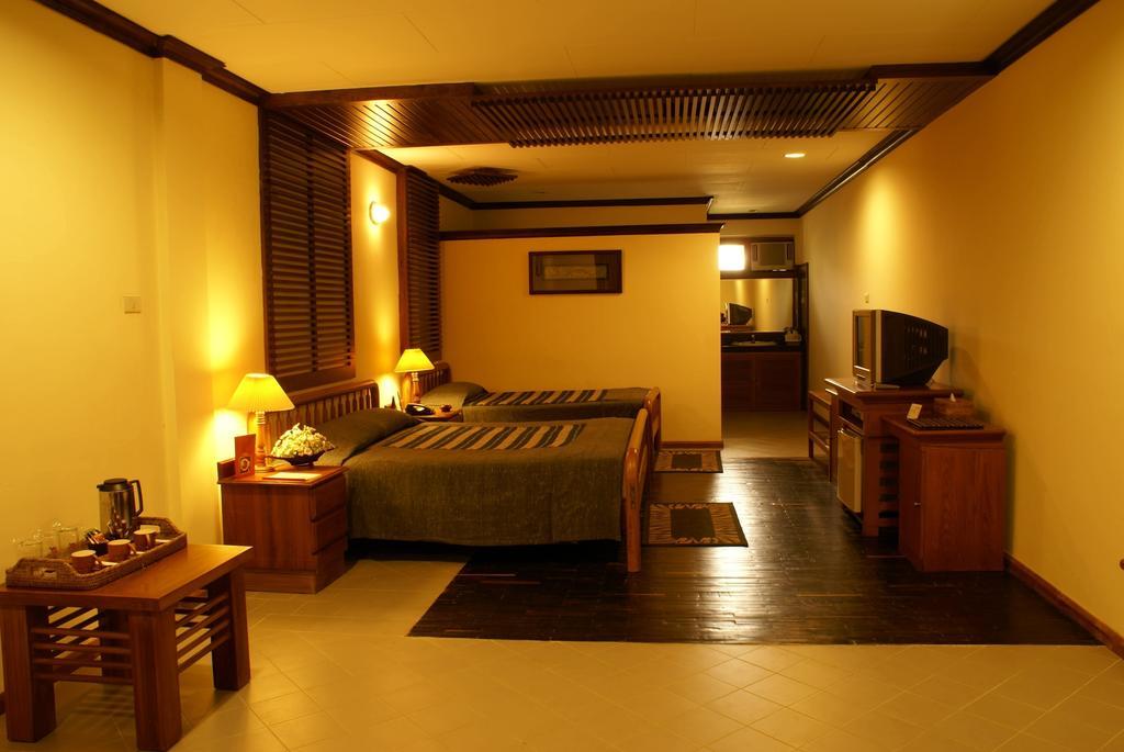 Sunny Paradise Resort Ngwesaung Buitenkant foto