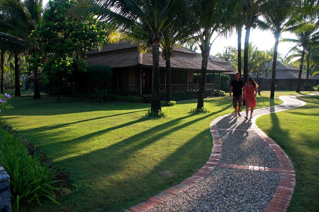 Sunny Paradise Resort Ngwesaung Buitenkant foto